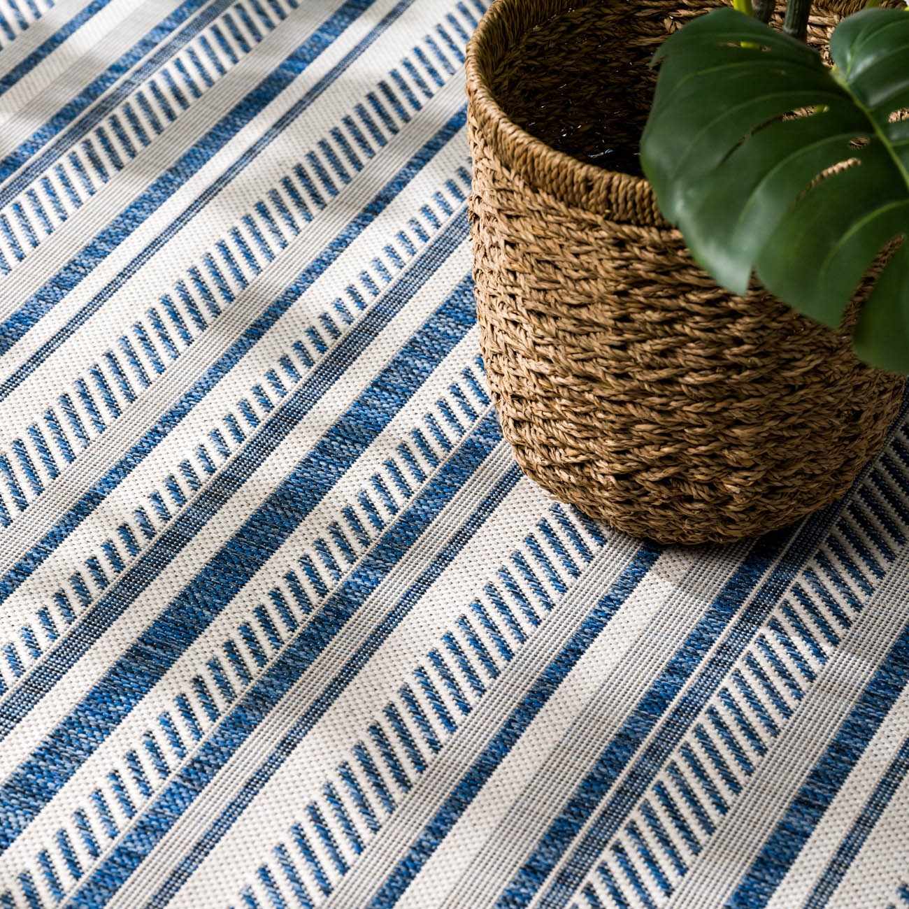 Olin White&Blue Striped Nordic Rug