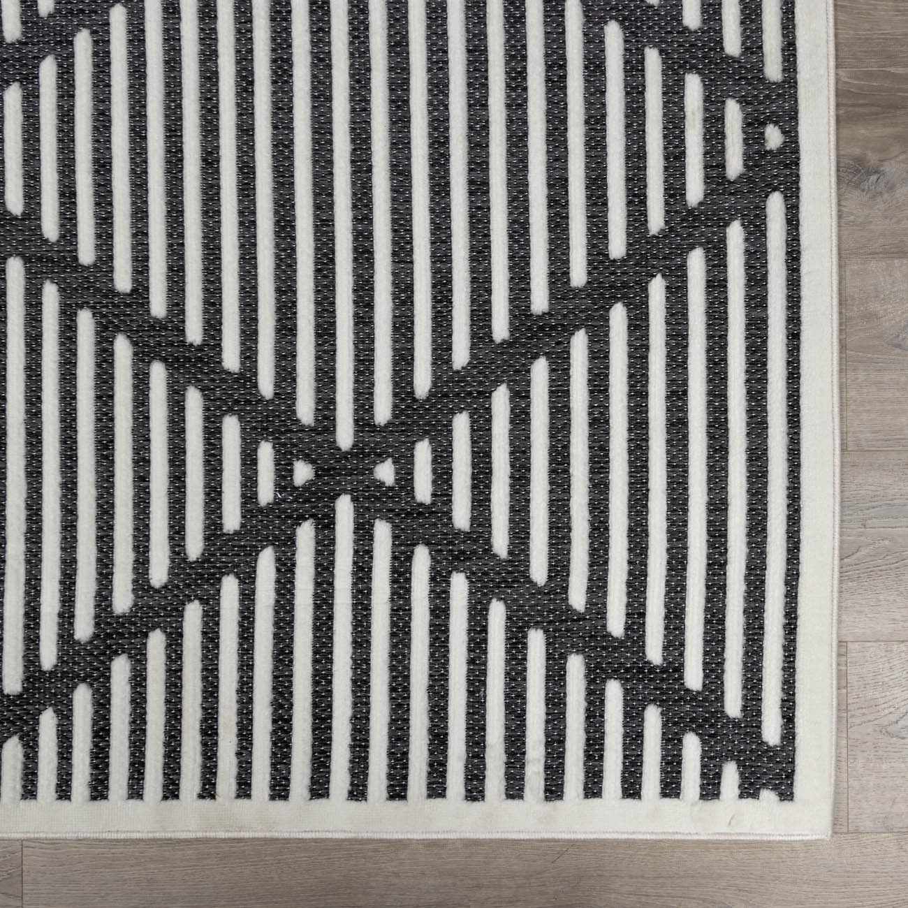 Anah 3D Black Outdoor Rug