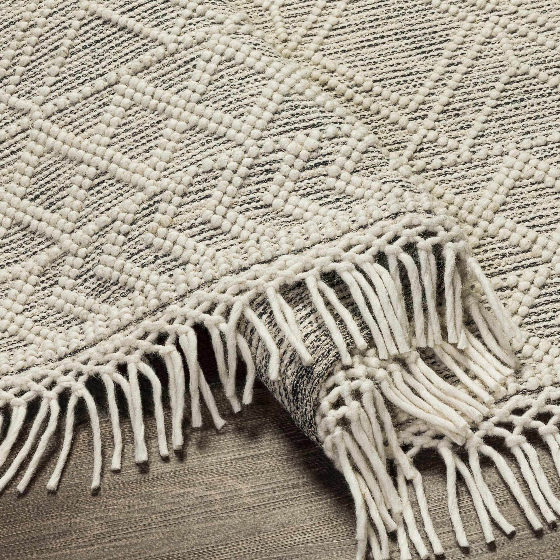 Ossun Wool Rug with Tassels